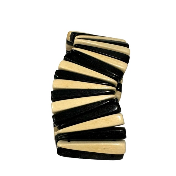 Gorgeous black and ivory colored wooden stretch cuff bracelet. EUC - Picture 2 of 4